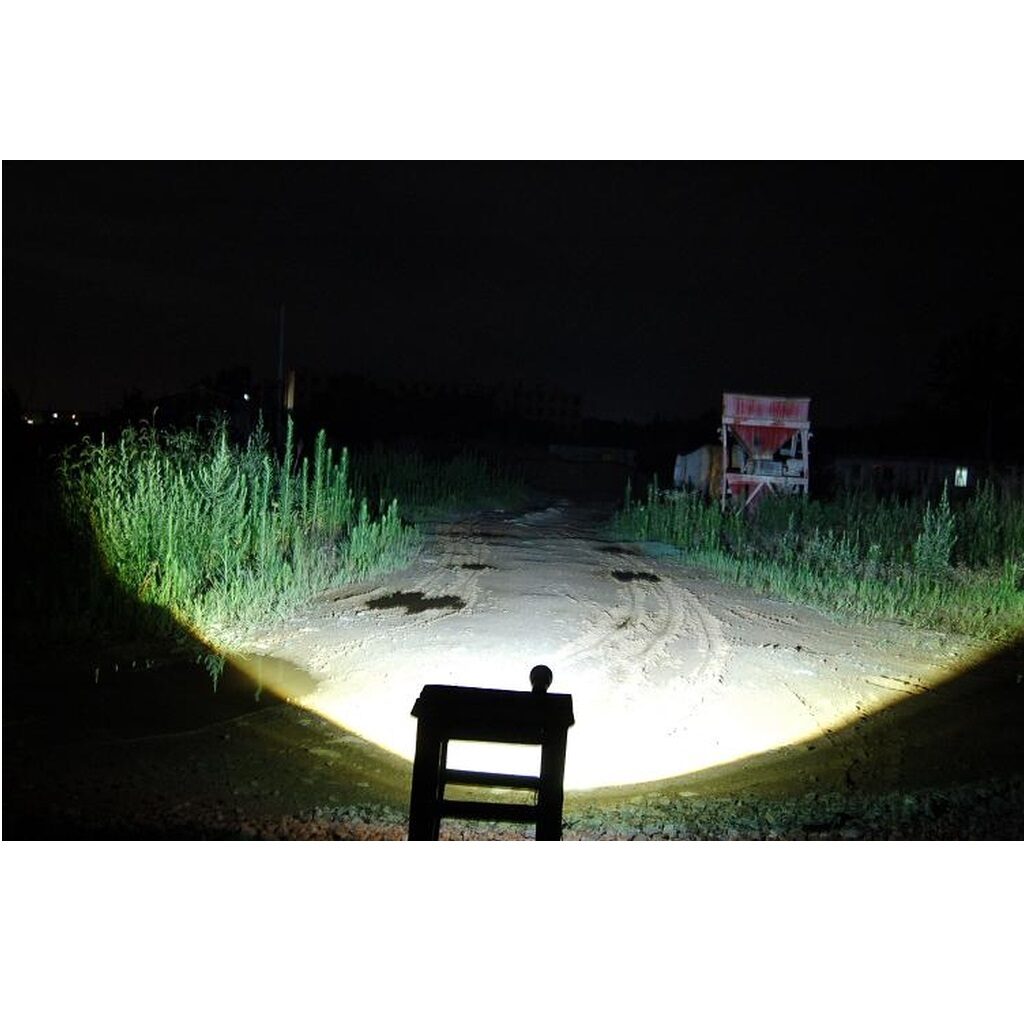 Jaxman Z1 lanterna cu focalizare de distanta si inundare - eAgora